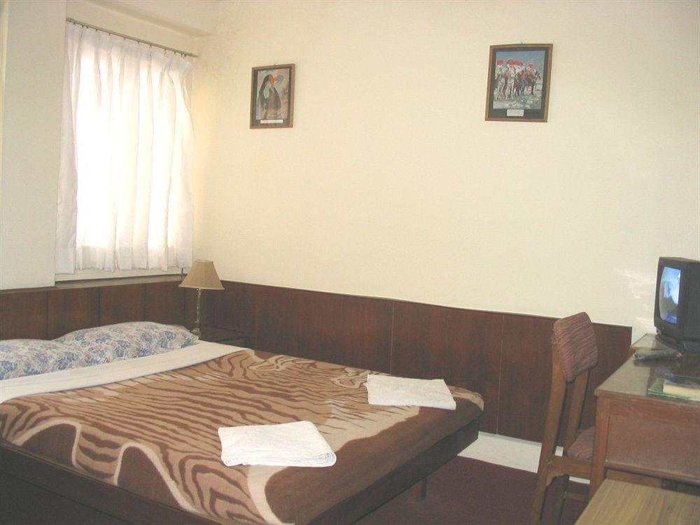 Garuda Hotel Kathmandu Buitenkant foto