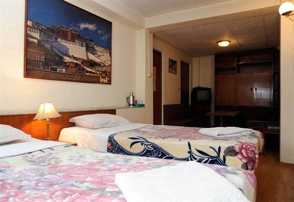 Garuda Hotel Kathmandu Buitenkant foto
